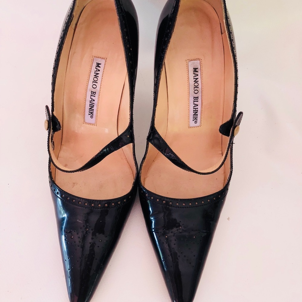 Manolo Blahnik Size 39 Black Pointed Toes Shoes